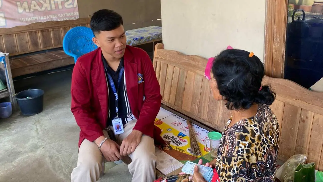 Mahasiswa UNISRI Surakarta Melakukan Sosialisasi dan Implementasi Pentingnya Branding dan Promosi Visual pada Pelaku Usaha UMKM Lokal 