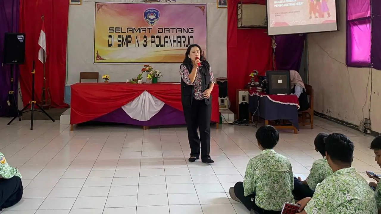 Mahasiswa KKN Unisri Kelompok 84 UNISRI Workshop Public Speaking untuk Remaja Berani