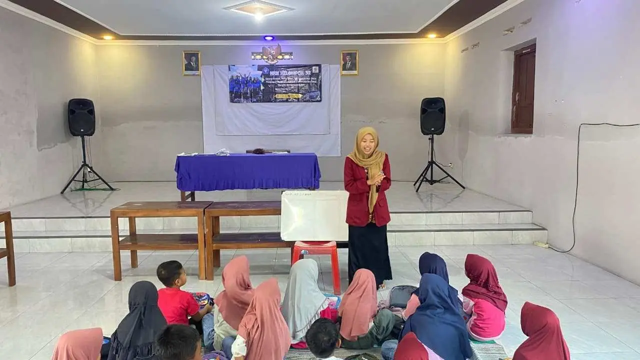 Bimbingan Belajar untuk Anak SD oleh Mahasiswa KKN UNISRI Kelompok 32 Digelar di Balai Desa Padas