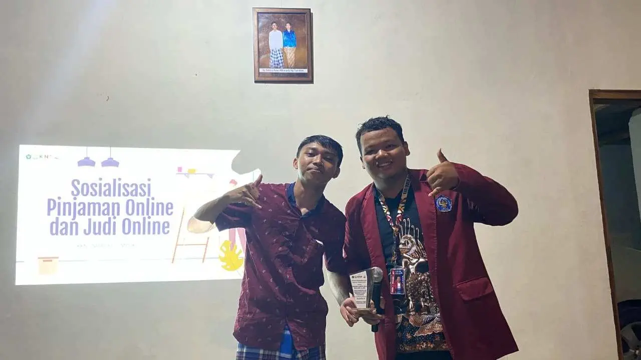 KKN Unisri kelompok 97 Gelar Sosialisasi Bahaya Judi Online dan Pinjaman Online Karang Taruna Dukuh Ngalang-Alang