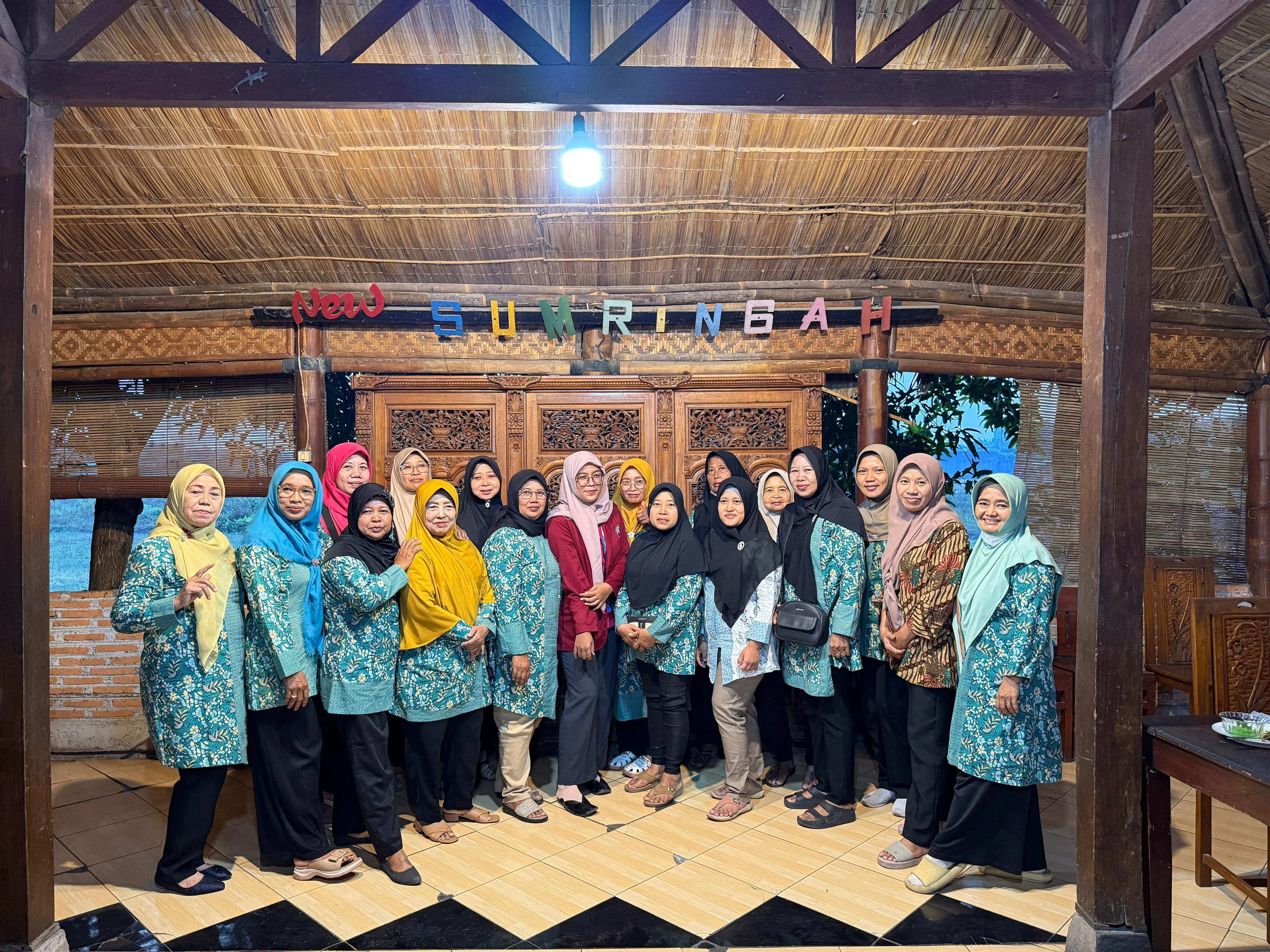 Mahasiswi UNISRI Kelompok KKN 101 Gelar Pelatihan Pencatatan Keuangan UMKM untuk Ibu - ibu PKK