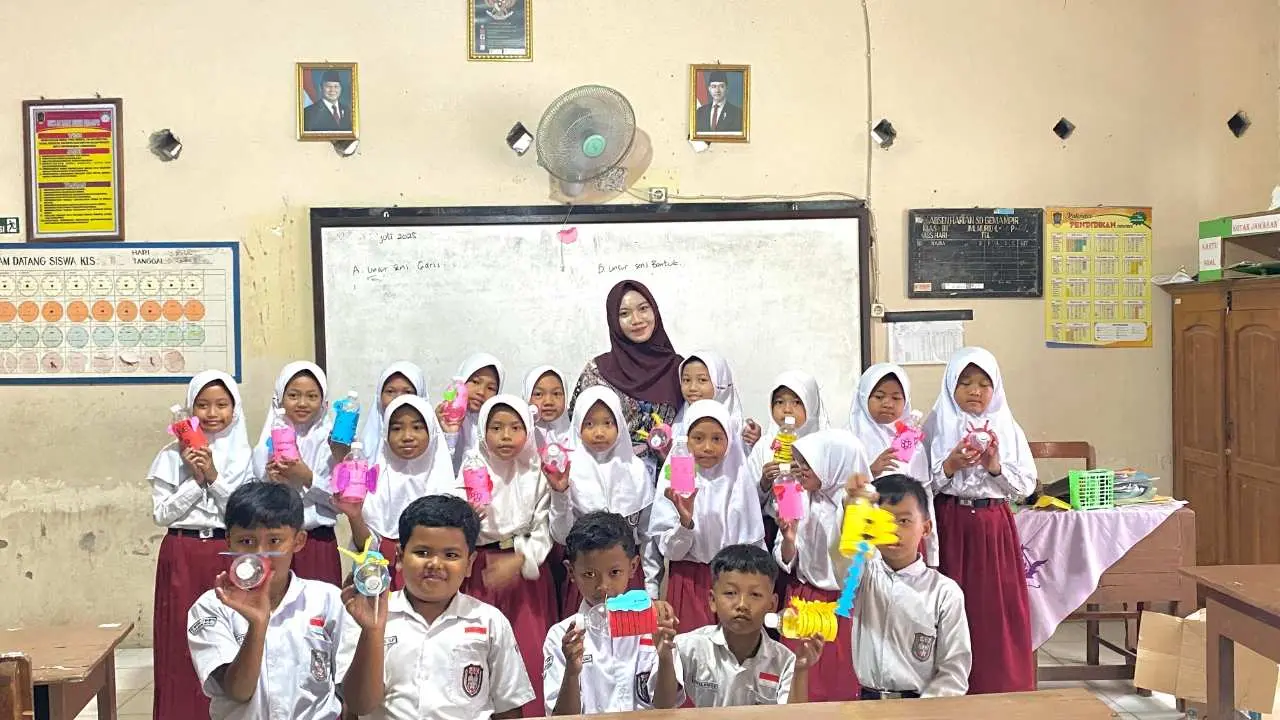 Mahasiswa KKN Unisri Melakukan Kegiatan Keterampilan Dasar Untuk Anak dengan Tema Keterampilan Pembuatan Projek P5 