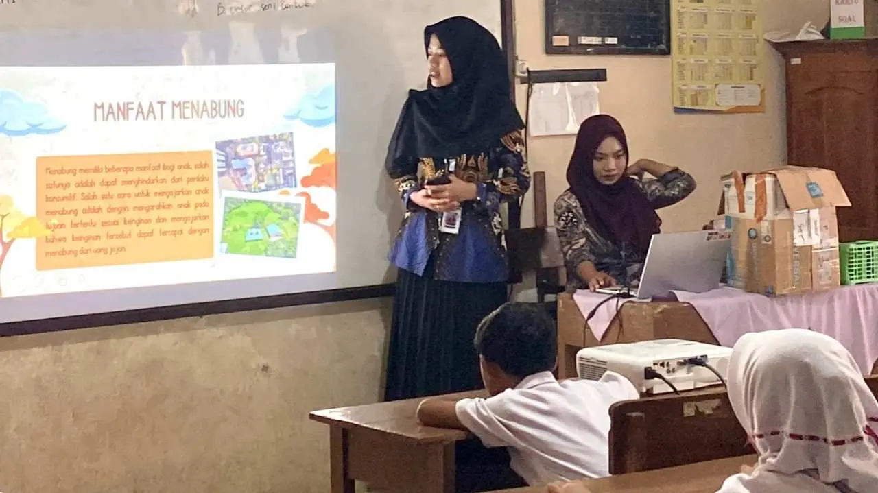 Mahasiswa KKN Unisri Gelar Kegiatan Edukasi Dasar Untuk Anak, Menanamkan Kebiasaan Menabung untuk Mencegah Gaya Hidup Konsumtif Sejak Dini