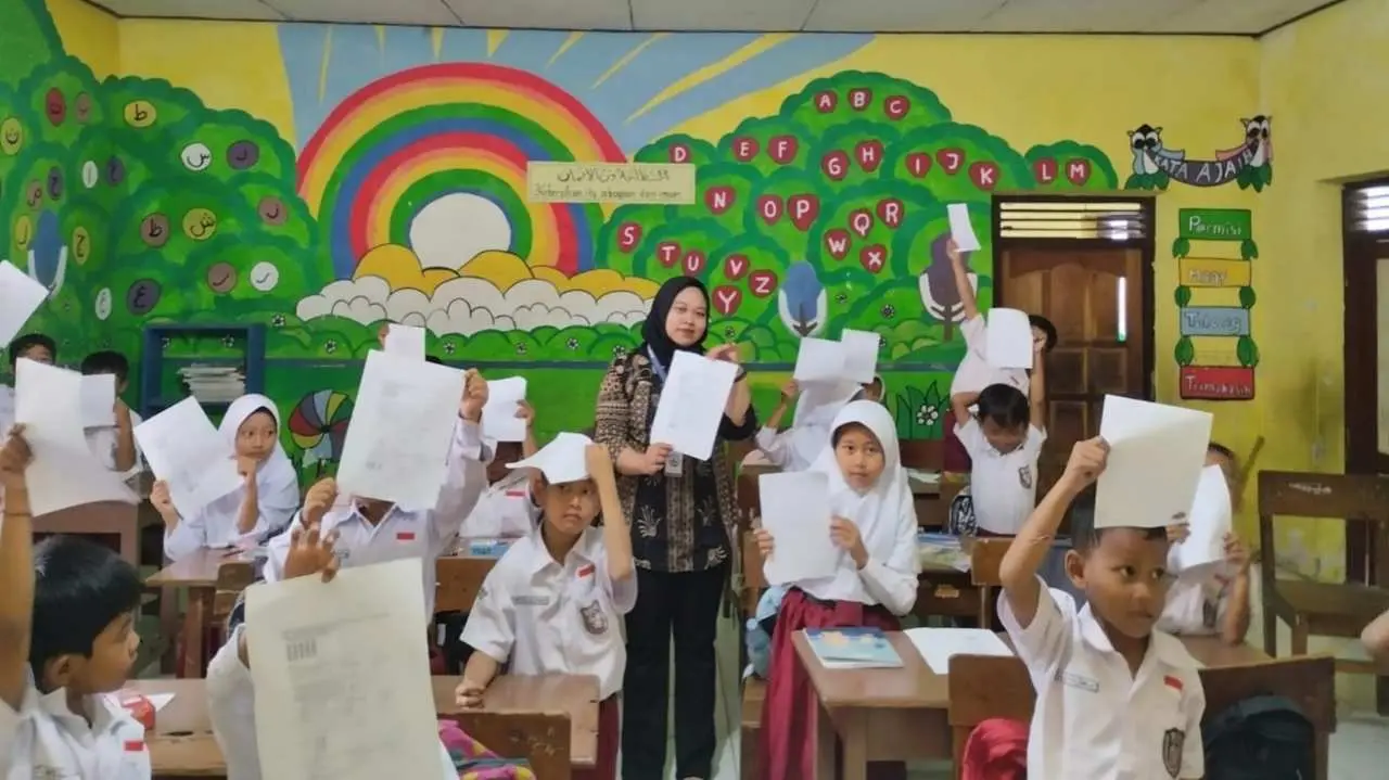 Mahasiswa KKN Unisri Melakukan Kegiatan dengan Tema Pendidikan dan Sosialisasi Matematika Dasar dan Literasi Keuangan Anak