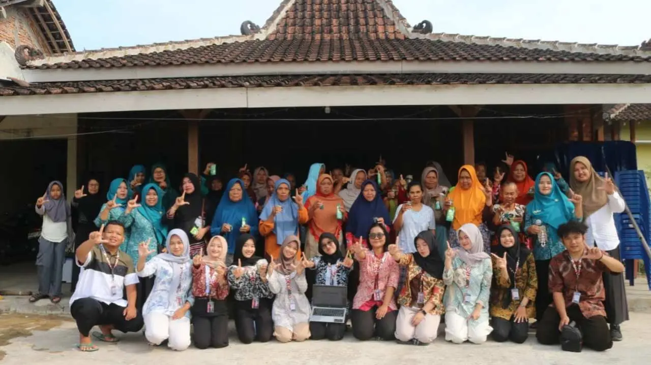 Kolaborasi KKN UNISRI dan PKK Ngalang-alang Sulap Limbah Jadi Produk Wangi