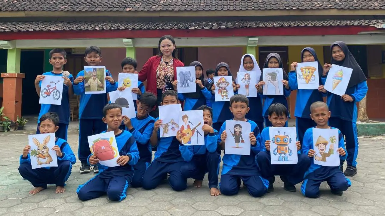 Mahasiswi KKN Unisri kelompok 97 Laksanakan Program Public Speaking sejak dini untuk Anak-Anak di SDN 1 Sorogaten