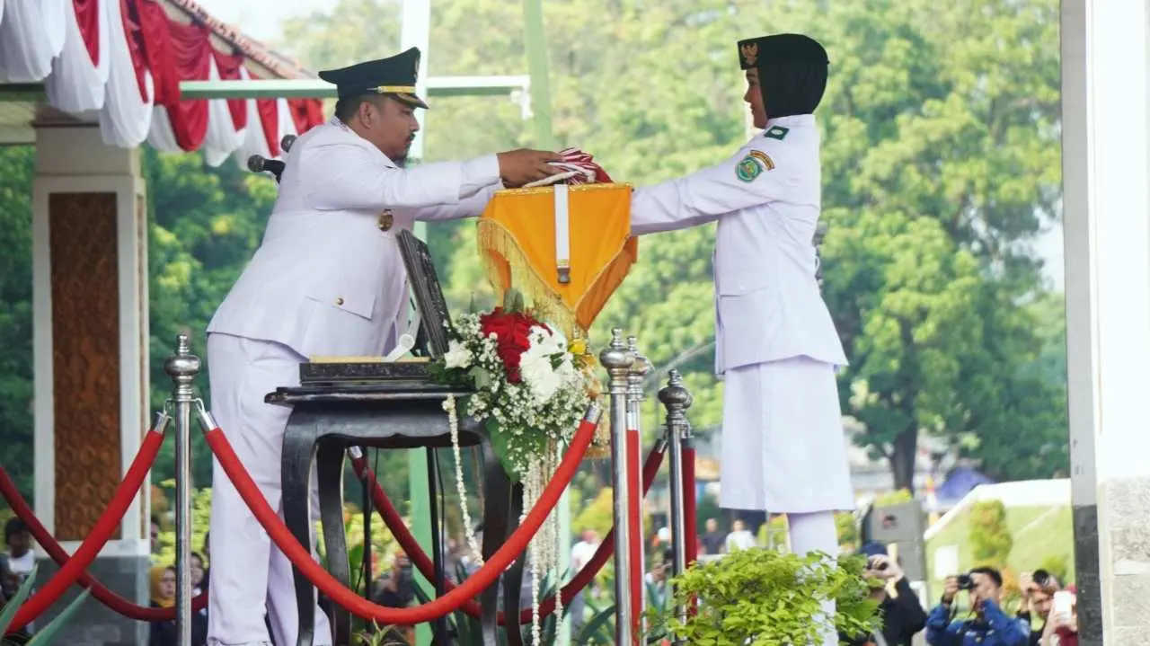 Bupati Subang Pimpin Upacara HUT ke-80 RI di Alun - alun