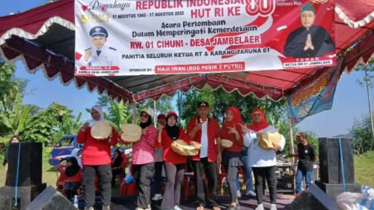 Semarakkan dan Meriahkan HUT RI ke-80 Ibu - ibu Desa Jambelar Mengikuti Gebyar Senam Bersama dan Fun FootBall