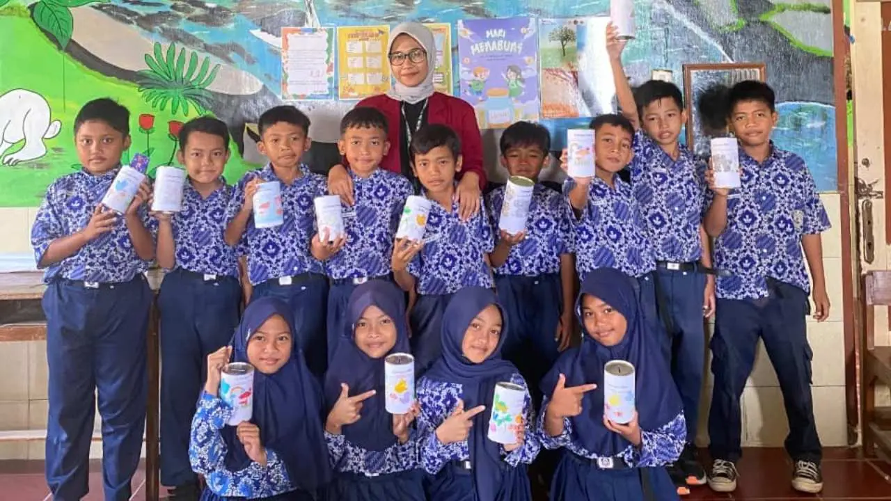 Sosialisasi Mengatur Uang Saku Harian dengan Uang Saku Planner yang dilakukan oleh Mahasiswa Unisri di SD Negeri Sapen