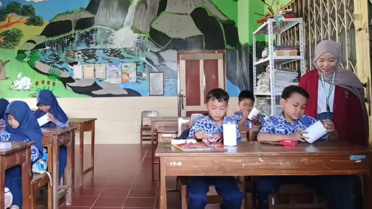 Modal Celengan, Mahasiswa KKN Unisri Ajarkan Investasi Dini pada Siswa Kelas 4 SDN Sapen