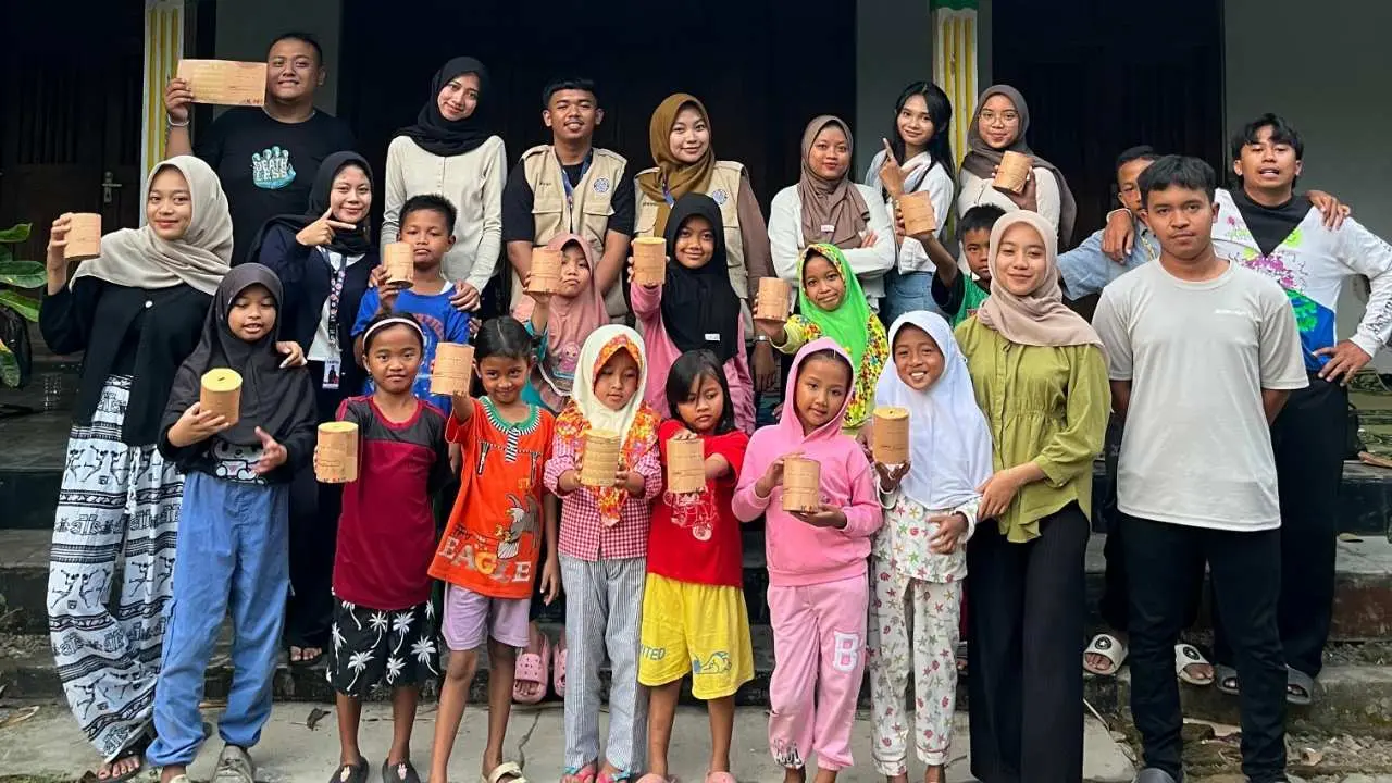 Penerapan Konsep Manajemen dalam Pengelolaan Sampah melalui Edukasi Pembuatan Celengan