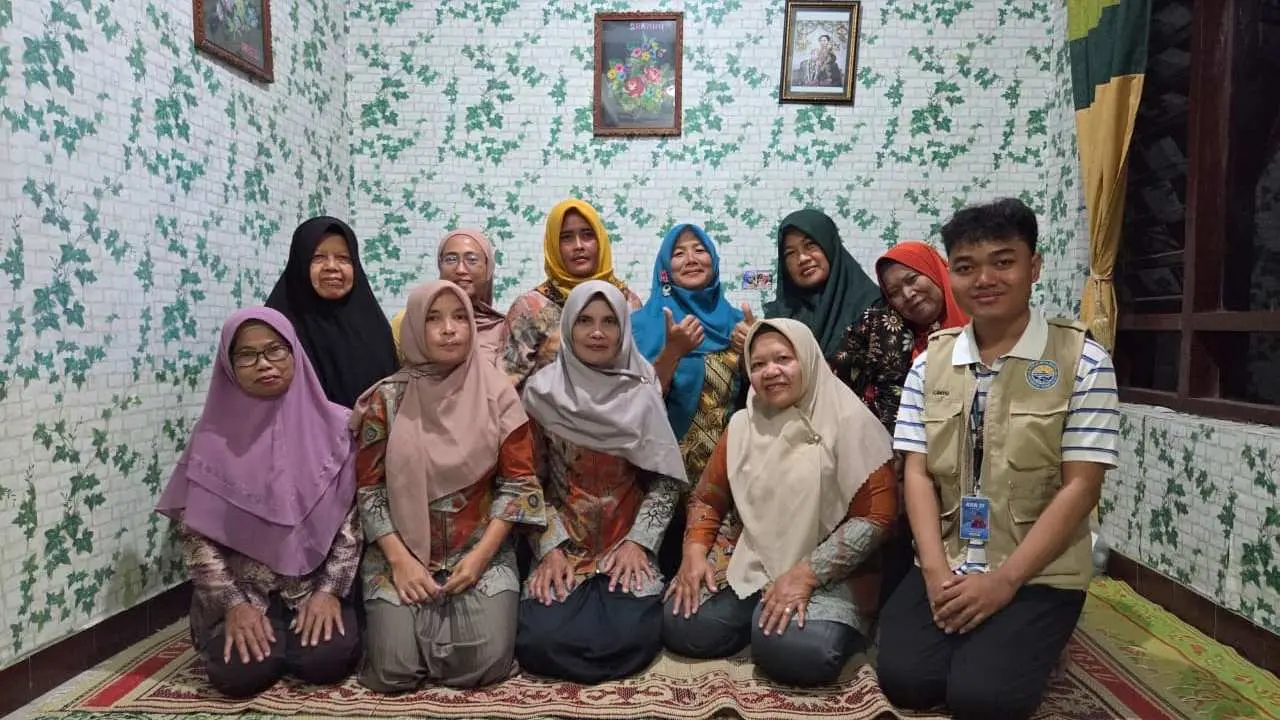 Sosialisasi Digital Marketing: Maksimalkan Pemetaan Google Maps untuk Ibu - ibu PKK Dukuh Brajan