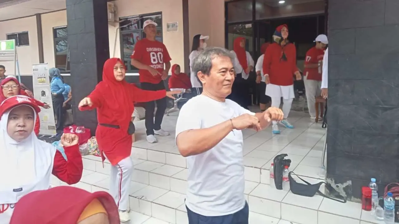 Kelurahan Soklat Memikat Gelar Senam Massal Dalam rangka Memperingati HUT RI-80