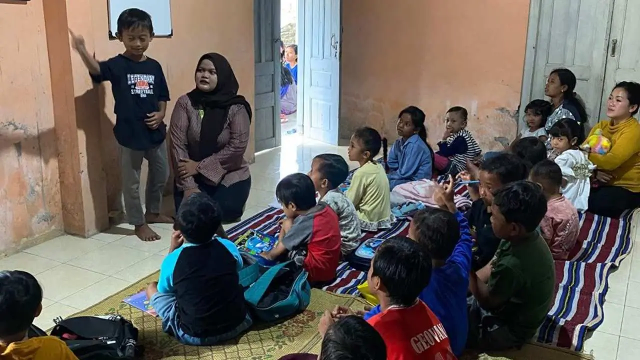 Tak Hanya Main, Anak - anak Ngeremang Diajak Gemar Membaca Lewat Kampung Literasi