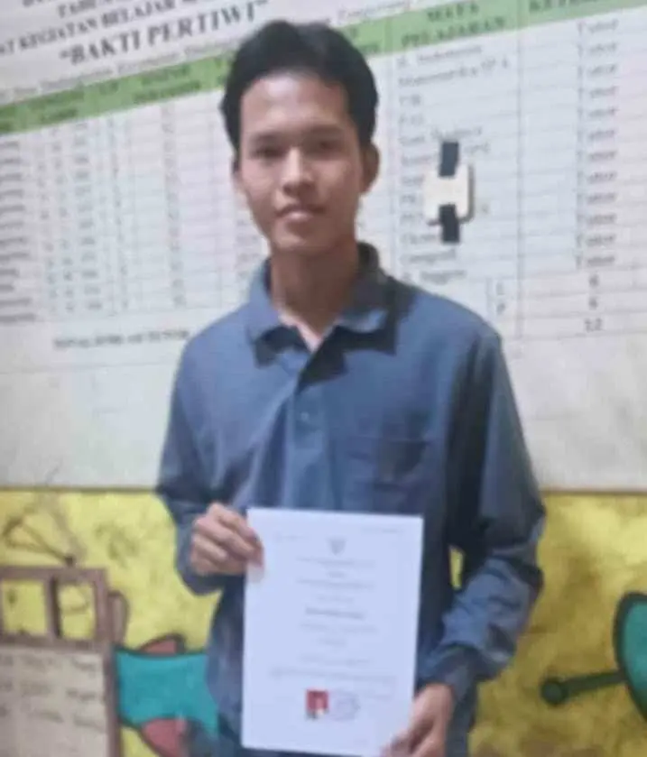 Muhamad Hilman Prayoga: Perjuangan Tanpa Lelah Raih Ijazah Terbaik di PKBM Bakti Pertiwi