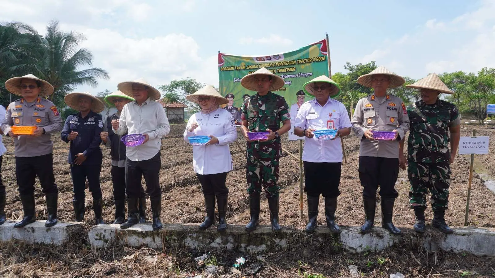 Dandim dan Kapolresta Tangerang Tanam Jagung Hibrida, Dorong Kemandirian Pangan Desa