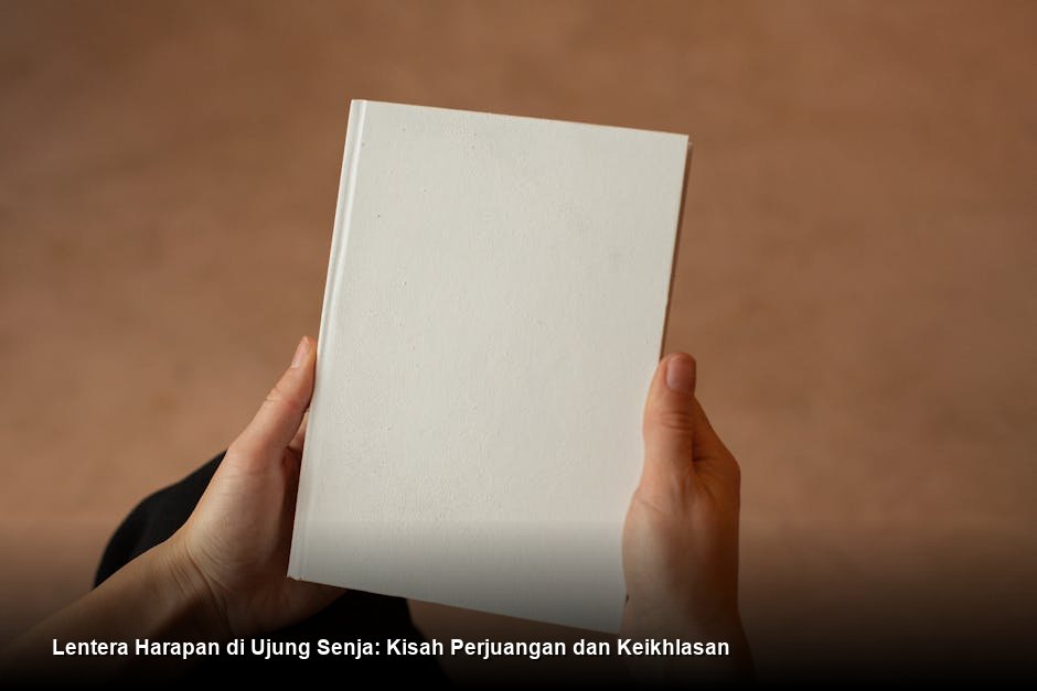 Seorang wanita dewasa sedang membacakan buku untuk anak kecil di sebuah toko buku tua yang hangat dengan cahaya matahari senja masuk melalui jendela.