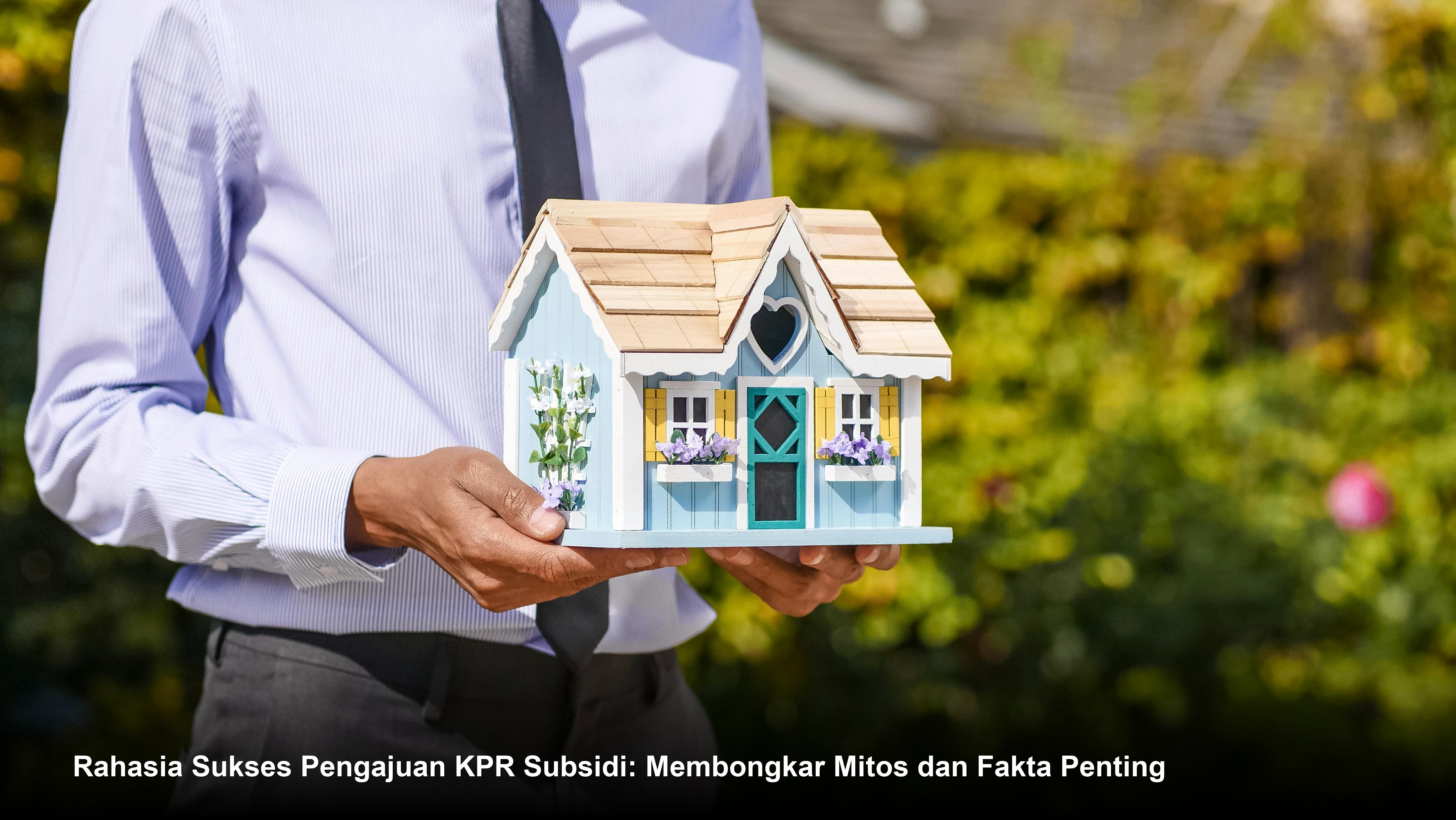 Pasangan muda melakukan sesi foto bahagia setelah menandatangani dokumen akad kredit KPR di hadapan notaris.