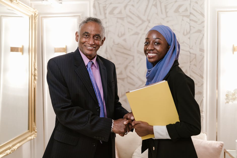 Ilustrasi sepasang suami istri profesional yang sedang berbagi waktu berkualitas di ruang tamu, menunjukkan keintiman meskipun memiliki jadwal kerja yang padat.