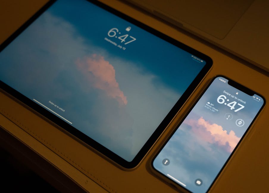 Ilustrasi visual yang menunjukkan konektivitas jaringan digital yang menghubungkan berbagai aspek kehidupan seperti pendidikan, kesehatan, dan keuangan di Indonesia.